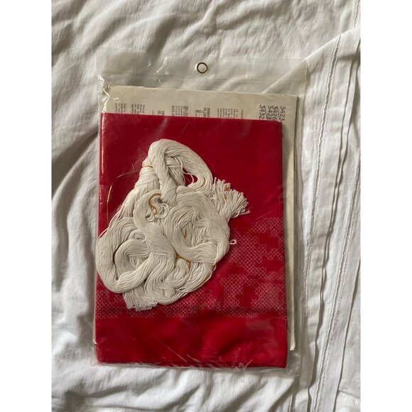 Bucilla Christmas Needlecraft Kit No. 3429 "Poinsettia" Easy-Care Table Panel Se - Picture 9 of 13